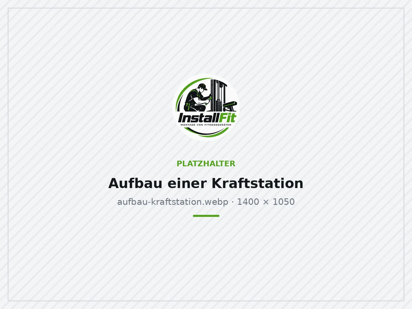 Kraftstation wird in einem Trainingsraum aufgebaut